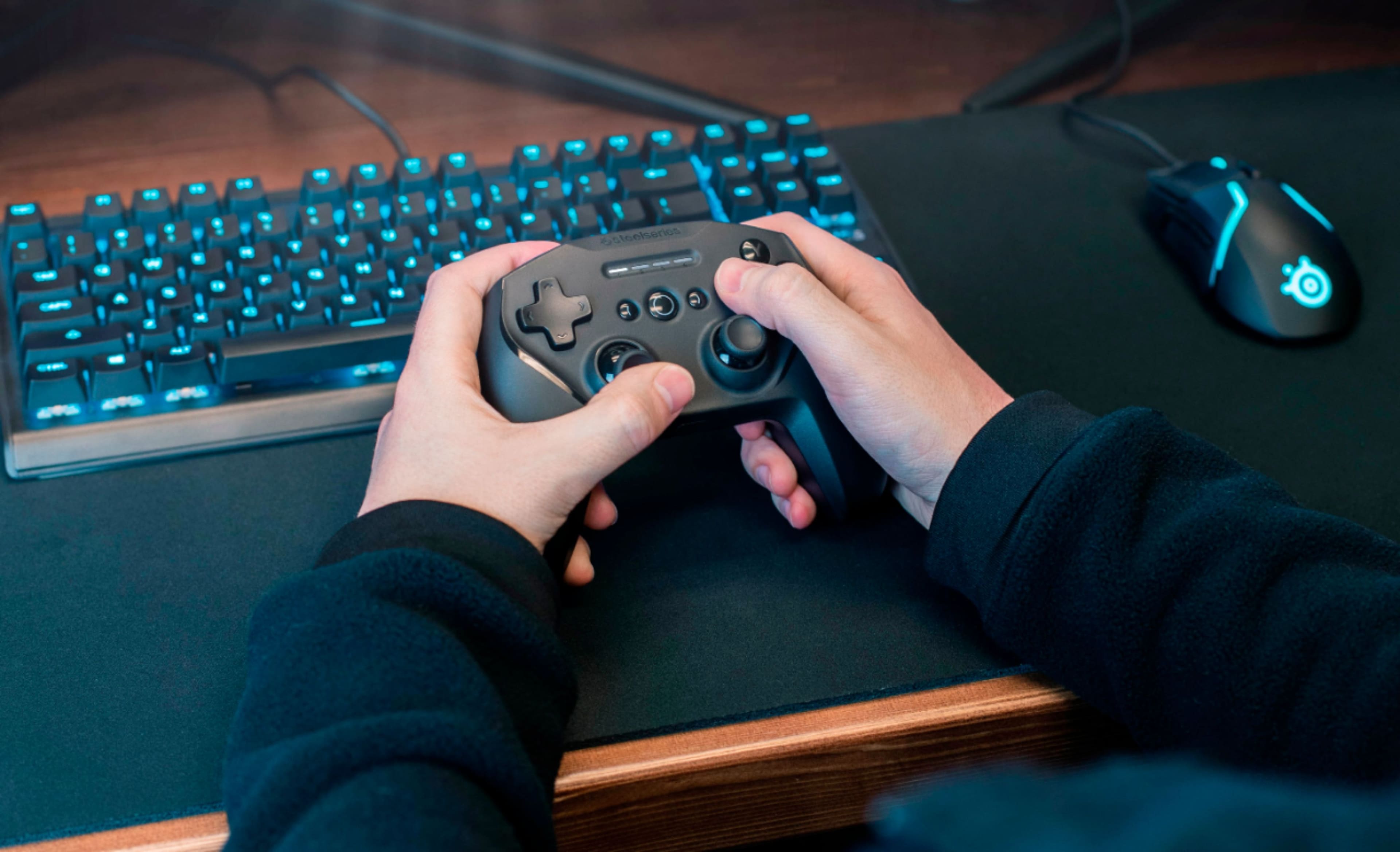 Alt View 18. SteelSeries - Stratus Duo Wireless Gaming Controller for Windows, Chromebooks, Android, and Select VR Headsets - Black.