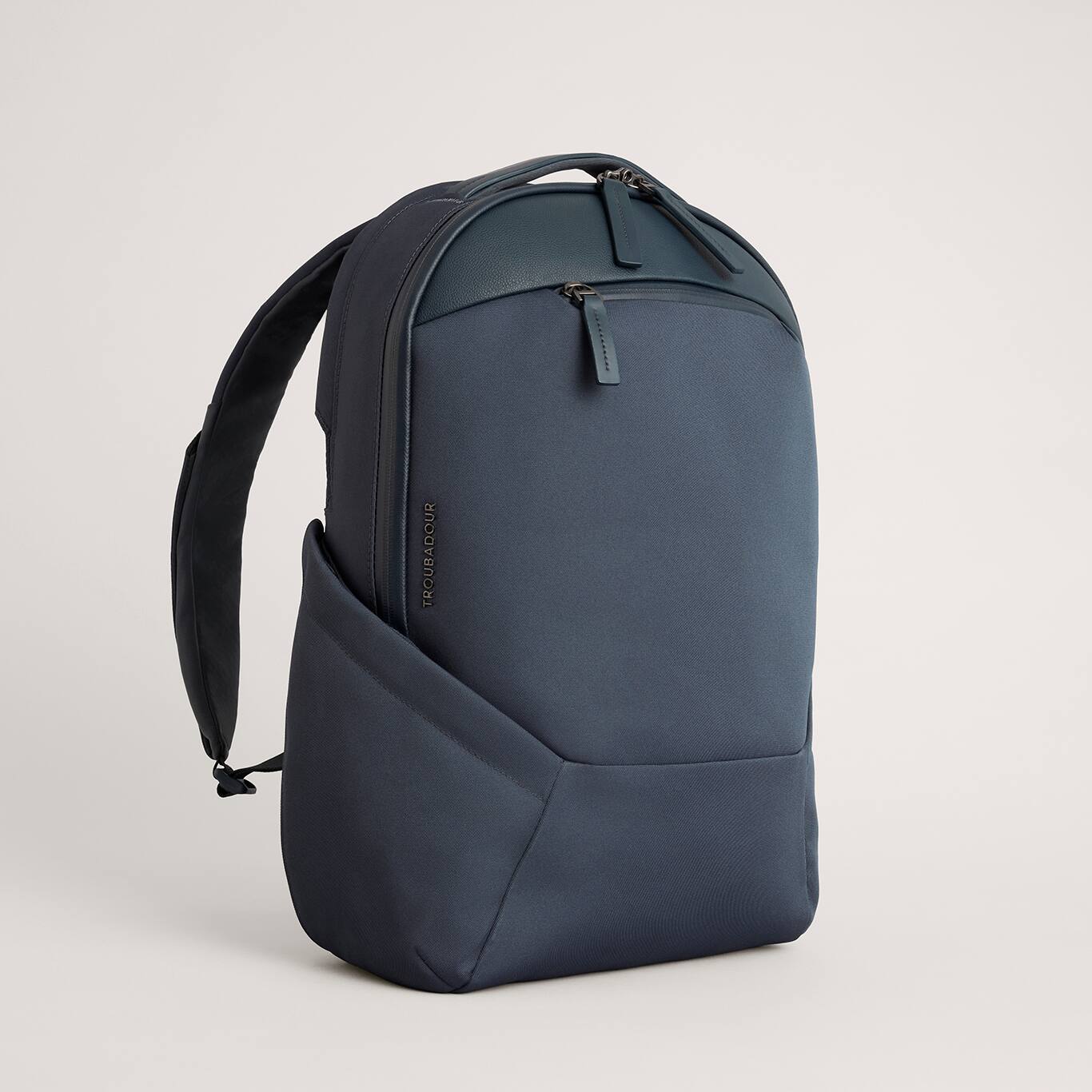 Angle. Troubadour - Apex Laptop Backpack 4.0 - Basalt.