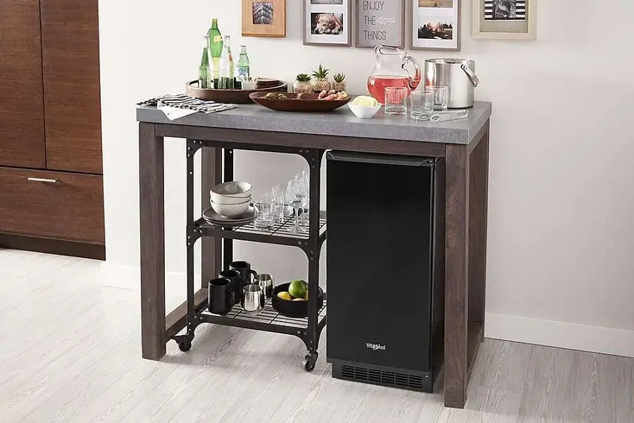Alt View 16. Whirlpool - 15" 29-Lb. Freestanding Icemaker - Black.