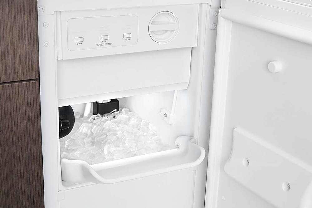 Alt View 13. Whirlpool - 15" 29-Lb. Freestanding Icemaker - White.