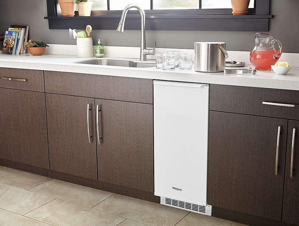 Alt View 14. Whirlpool - 15" 29-Lb. Freestanding Icemaker - White.