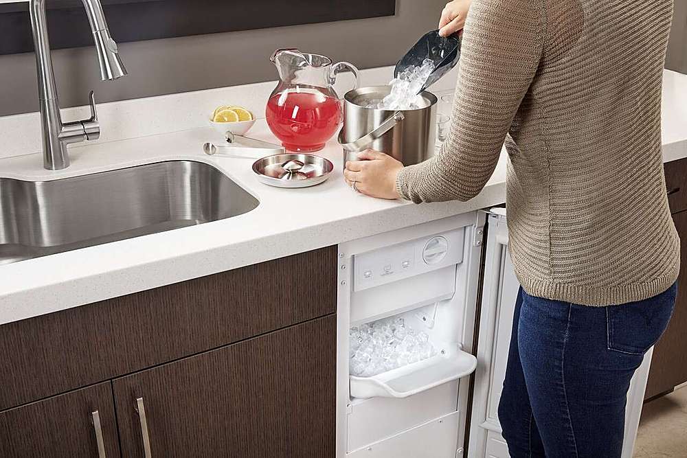 Alt View 16. Whirlpool - 15" 29-Lb. Freestanding Icemaker - White.