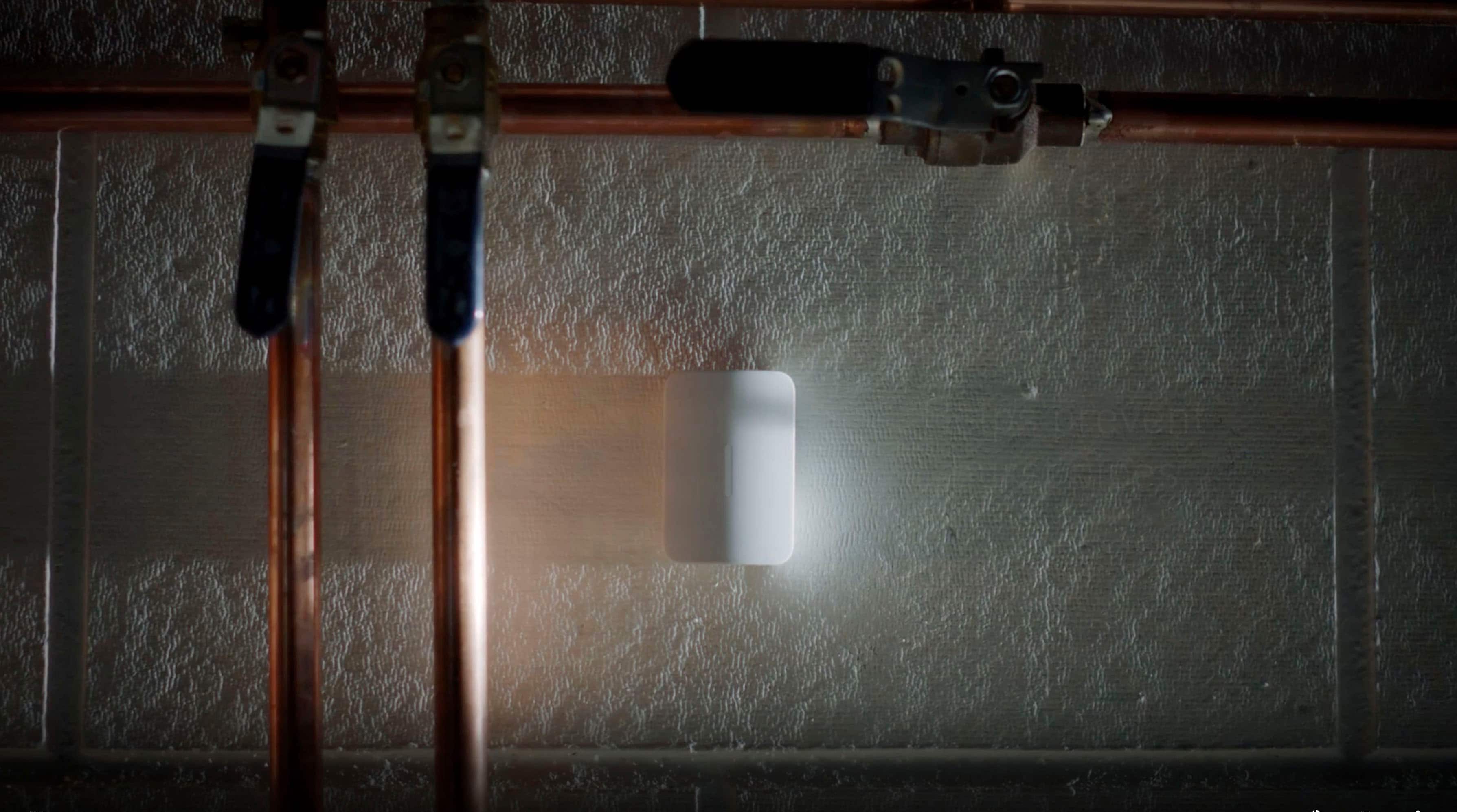 Alt View 11. SimpliSafe - Temperature Sensor - White.