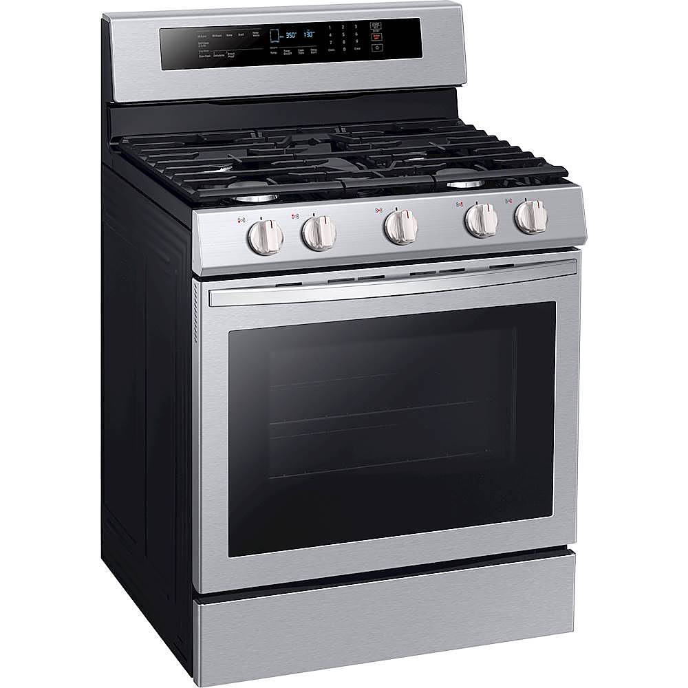 Angle View: Samsung - 5.8 Cu. Ft. Self-Cleaning Freestanding Gas Convection Range - Stainless steel