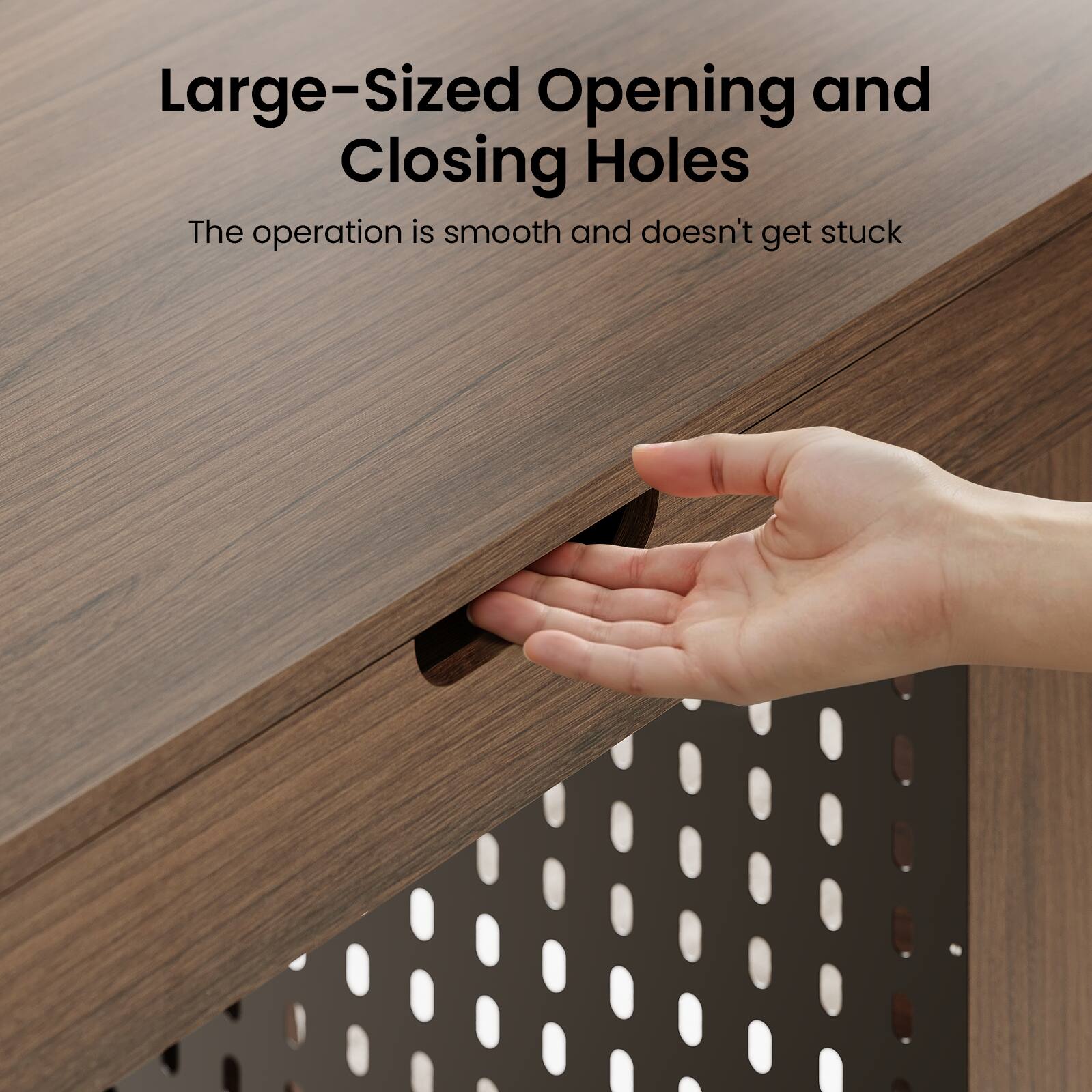 Large-Sized Opening and Closing Holes  
The operation is smooth and doesn't get stuck