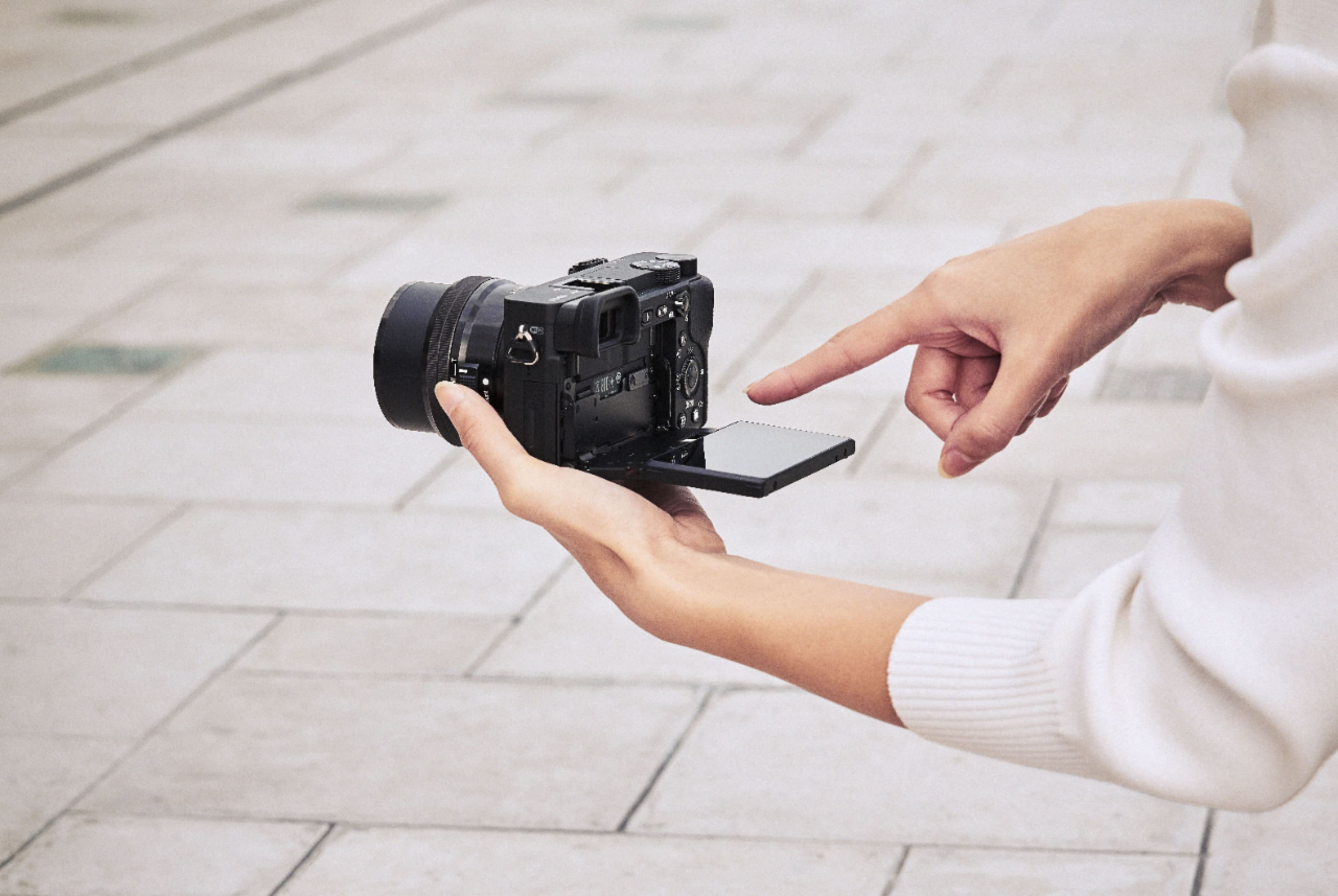 Alt View 15. Sony - Alpha a6400 Mirrorless Camera with E PZ 16-50mm f/3.5-5.6 OSS Lens - Black.