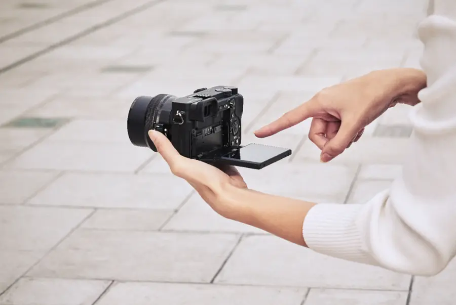 Sony Alpha a6400 Mirrorless 4K Video Camera with E PZ 16 50mm f