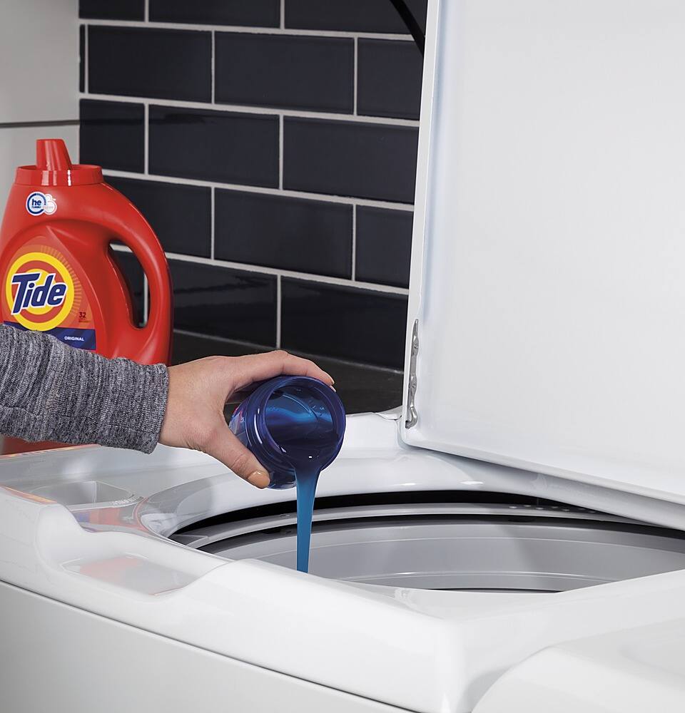 Alt View 19. GE - 4.6 Cu. Ft.  Top Load Washer - White on White/Silver.