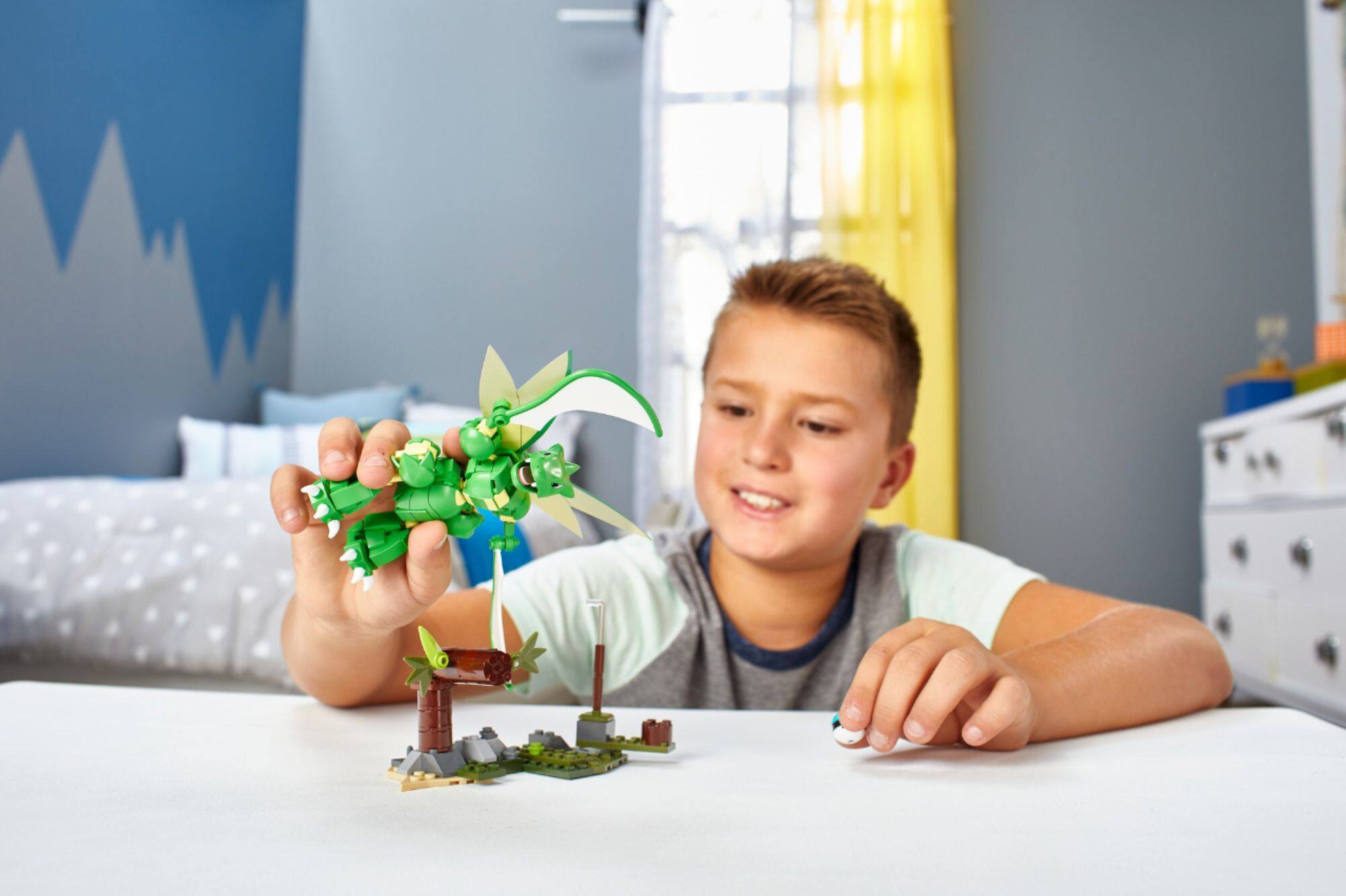 Alt View 18. Mega Construx - Pokemon Super-Sized Scyther.