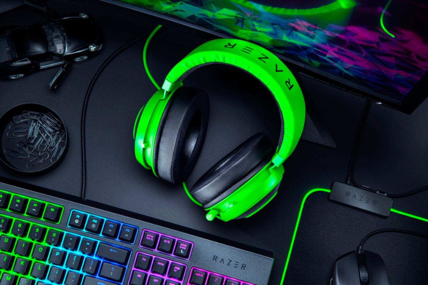  Razer Kraken Gaming Headset: Lightweight Aluminum Frame -  Retractable Noise Isolating Microphone - for PC, PS4, PS5, Switch, Xbox  One, Xbox Series X & S, Mobile - 3.5 mm Headphone Jack 
