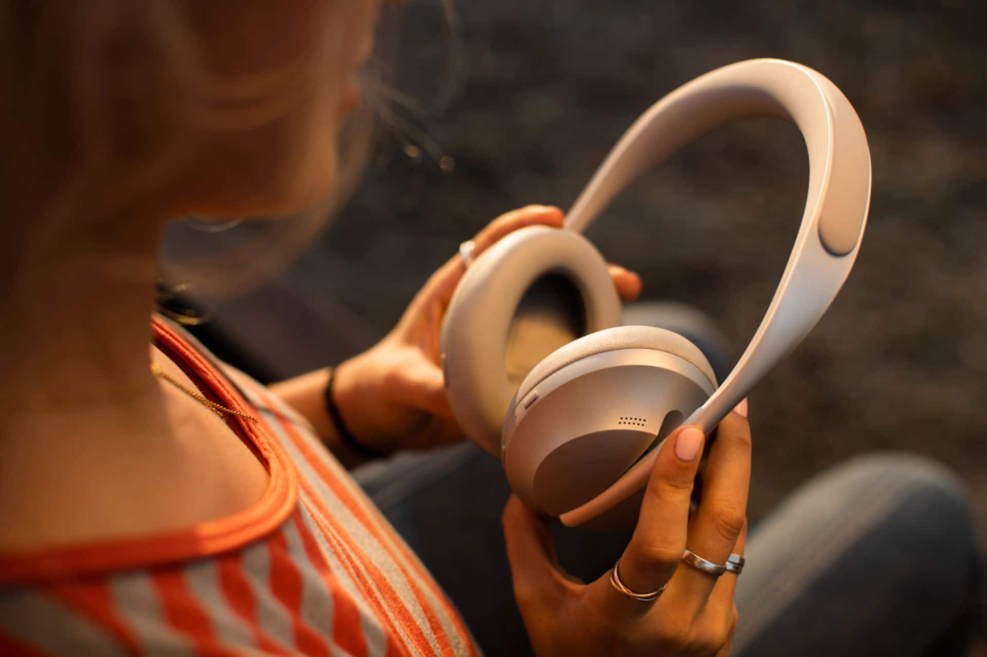 Alt View 22. Bose - Headphones 700 Wireless Noise Cancelling Over-the-Ear Headphones - Luxe Silver.