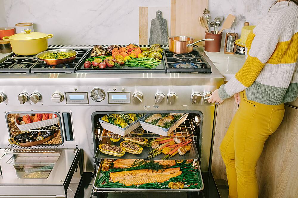 Alt View 21. Thermador - ProGrand 7.3 Cu. Ft. Freestanding Double Oven Dual Fuel LP Convection Range with Pro Steam - Stainless Steel.