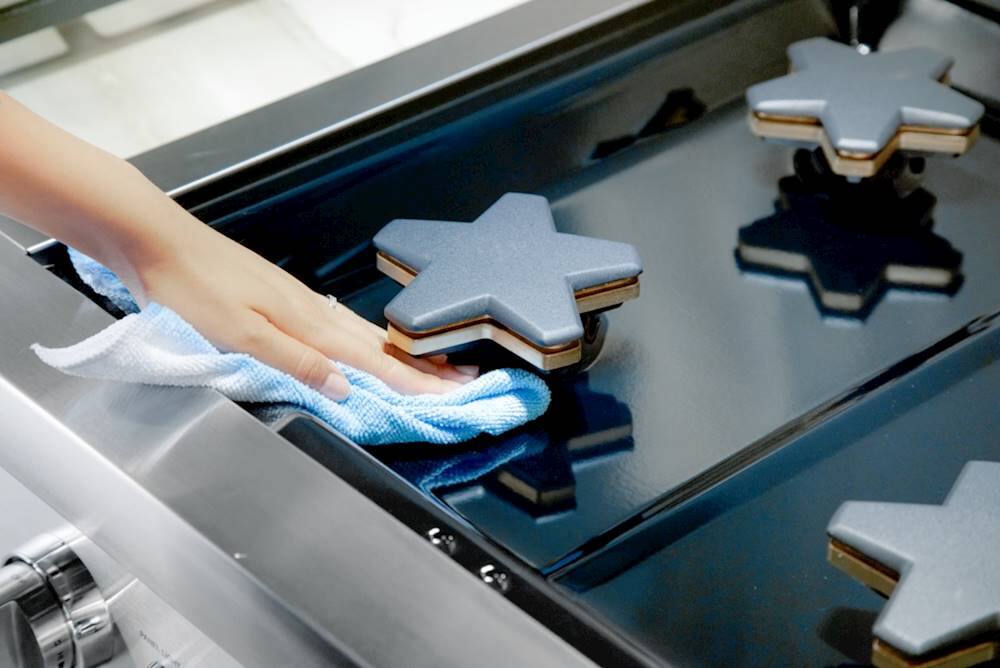 Alt View 14. Thermador - ProGrand 5.7 Cu. Ft.  Freestanding Gas Convection Range with Self-Cleaning and 6 Burners - Stainless steel.