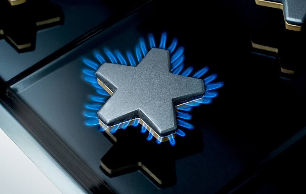 Alt View 17. Thermador - ProGrand 5.7 Cu. Ft. Freestanding Dual Fuel LP Convection Range with  Self-Cleaning - Stainless Steel.