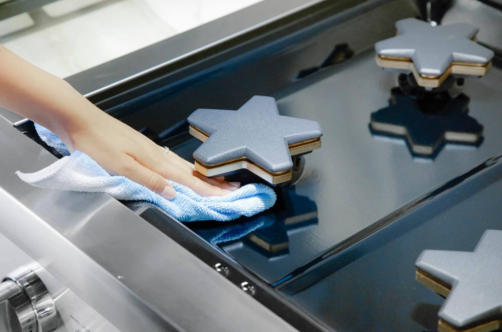 Alt View 15. Thermador - ProGrand 10.6 Cu. Ft. Freestanding Double Oven Dual Fuel LP Convection Range with Self-Cleaning - Stainless Steel.