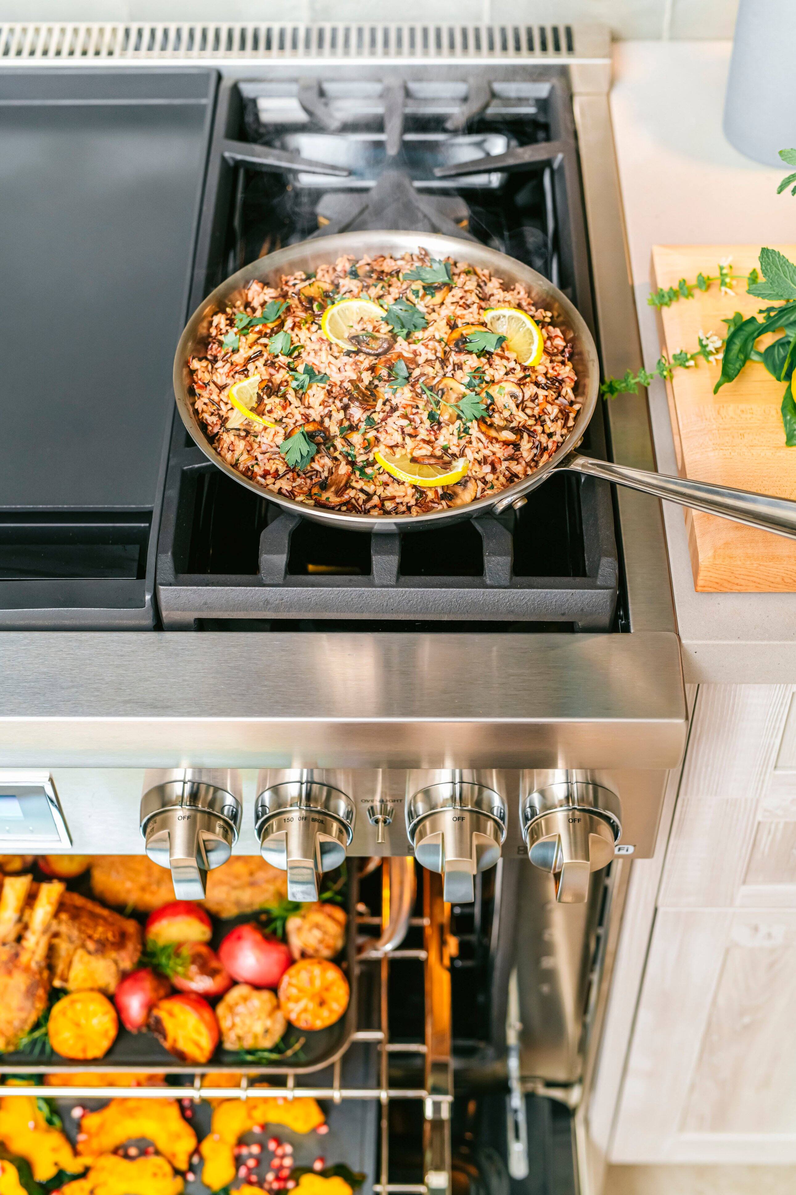 Alt View 16. Thermador - ProHarmony 5 Cu. Ft. Freestanding Dual Fuel LP Convection Range with Self-Cleaning - Stainless Steel.