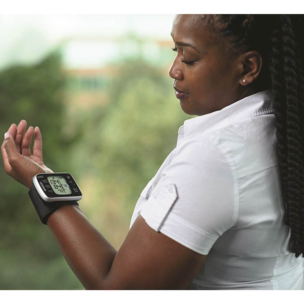 Best Buy: Omron 7 SERIES Wrist Blood Pressure Monitor White BP652N