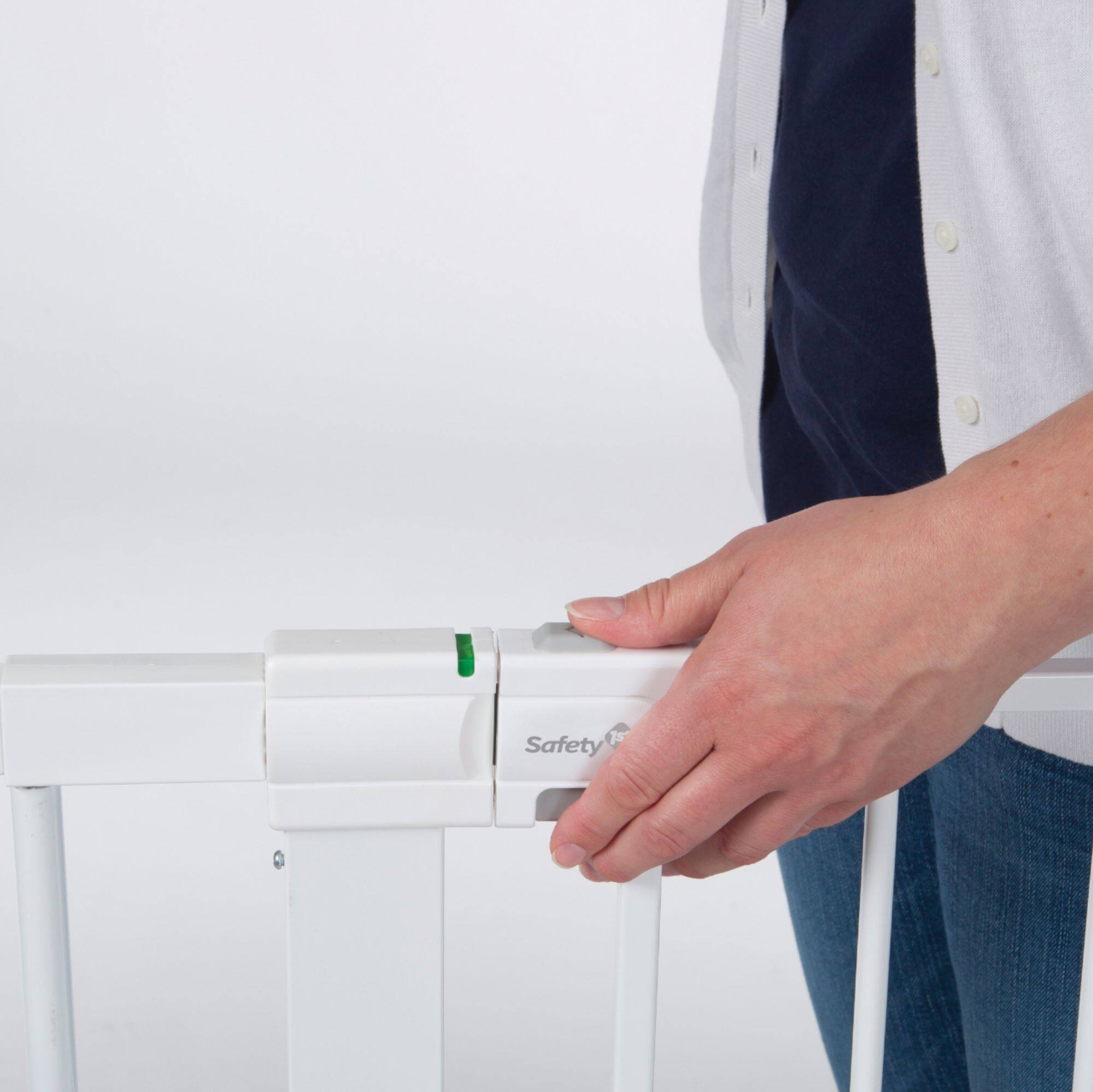 Best Buy Safety 1st Easy Install WalkThrough Gate White GA105WHOA1