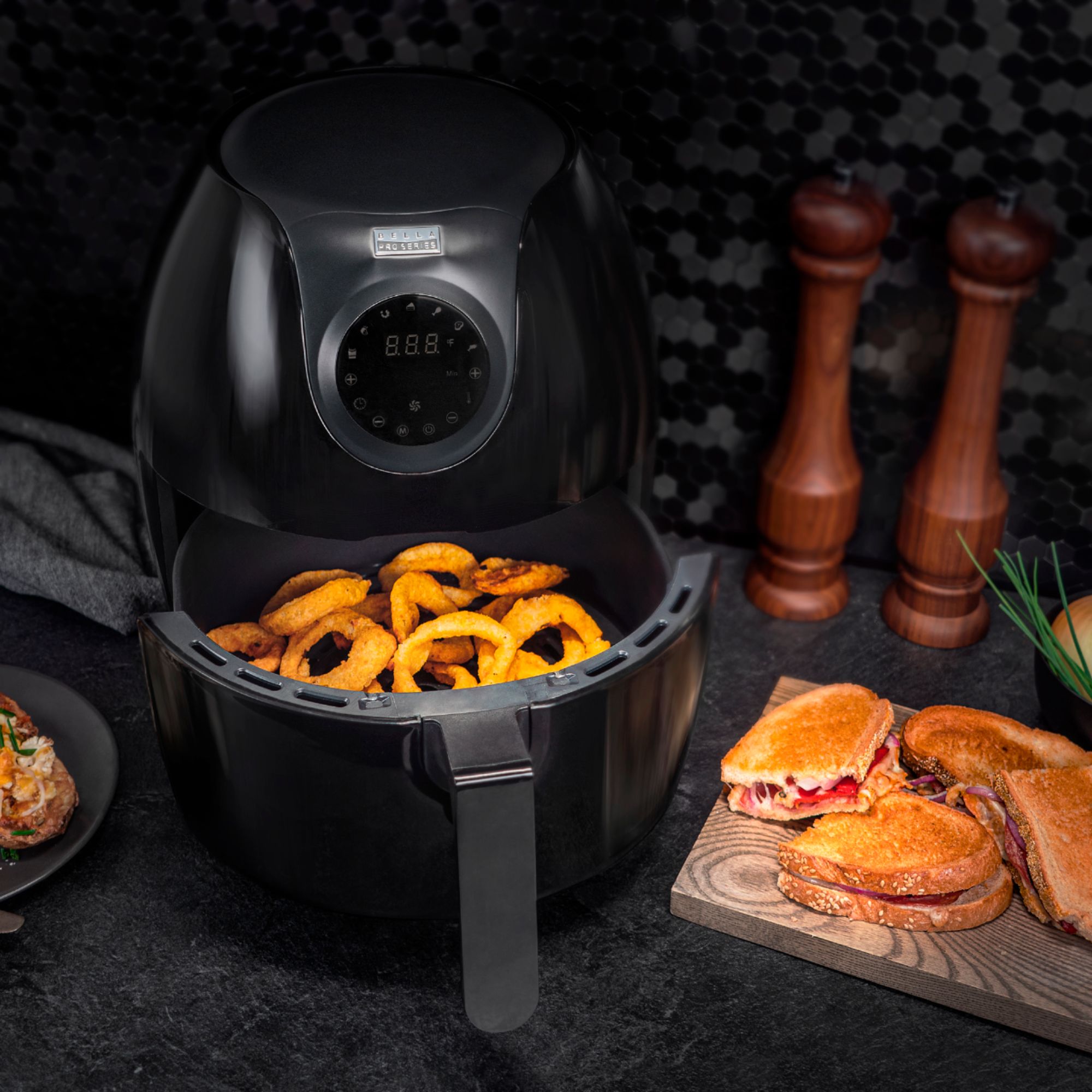 Best Buy: Bella Pro Series 6-qt. Digital Air Fryer with Matte Finish Matte  Black with Gold Accents 90153