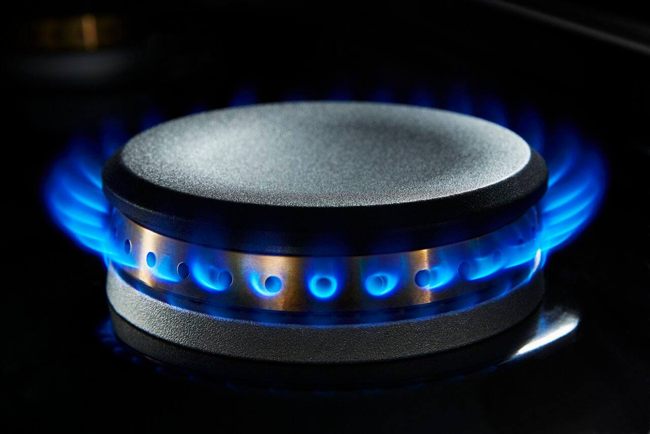 Alt View 14. JennAir - NOIR 5.1 Cu. Ft. Self-Cleaning Freestanding Dual Fuel Convection Range - Stainless steel.