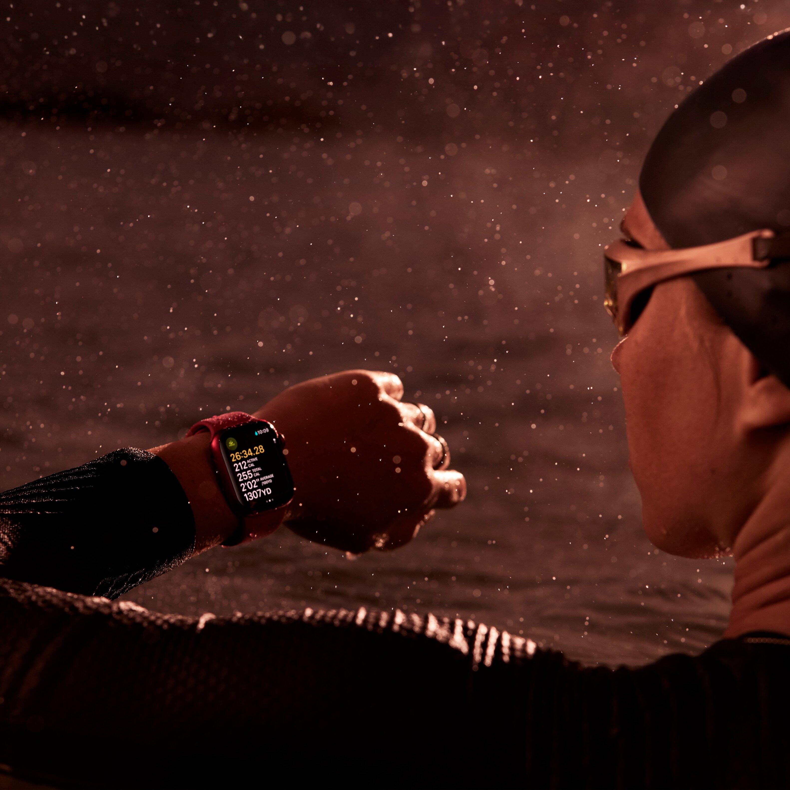 Alt View 13. Apple - Apple Watch Series 9 (GPS + Cellular) 41mm Starlight Aluminum Case with Starlight Sport Loop with Blood Oxygen - Starlight.