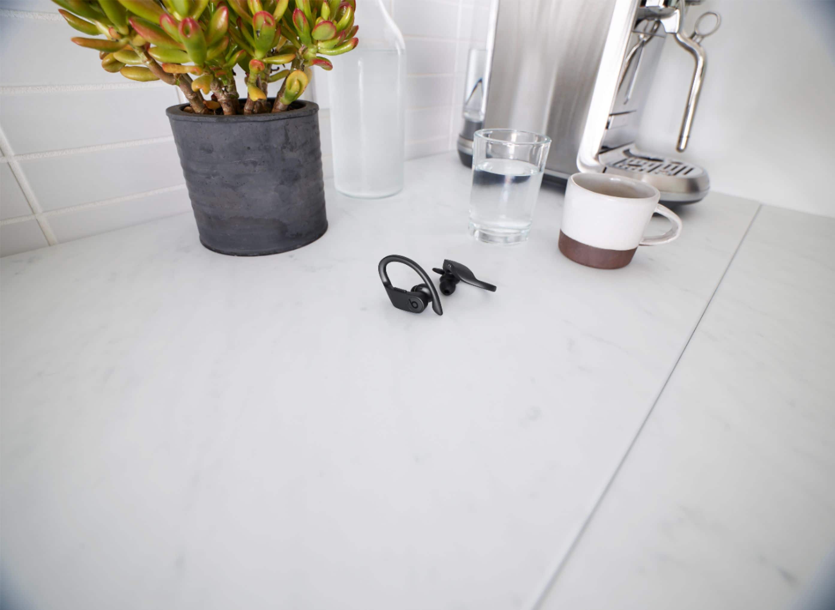 Alt View 20. Beats - Powerbeats Pro Totally Wireless Earbuds - Black.