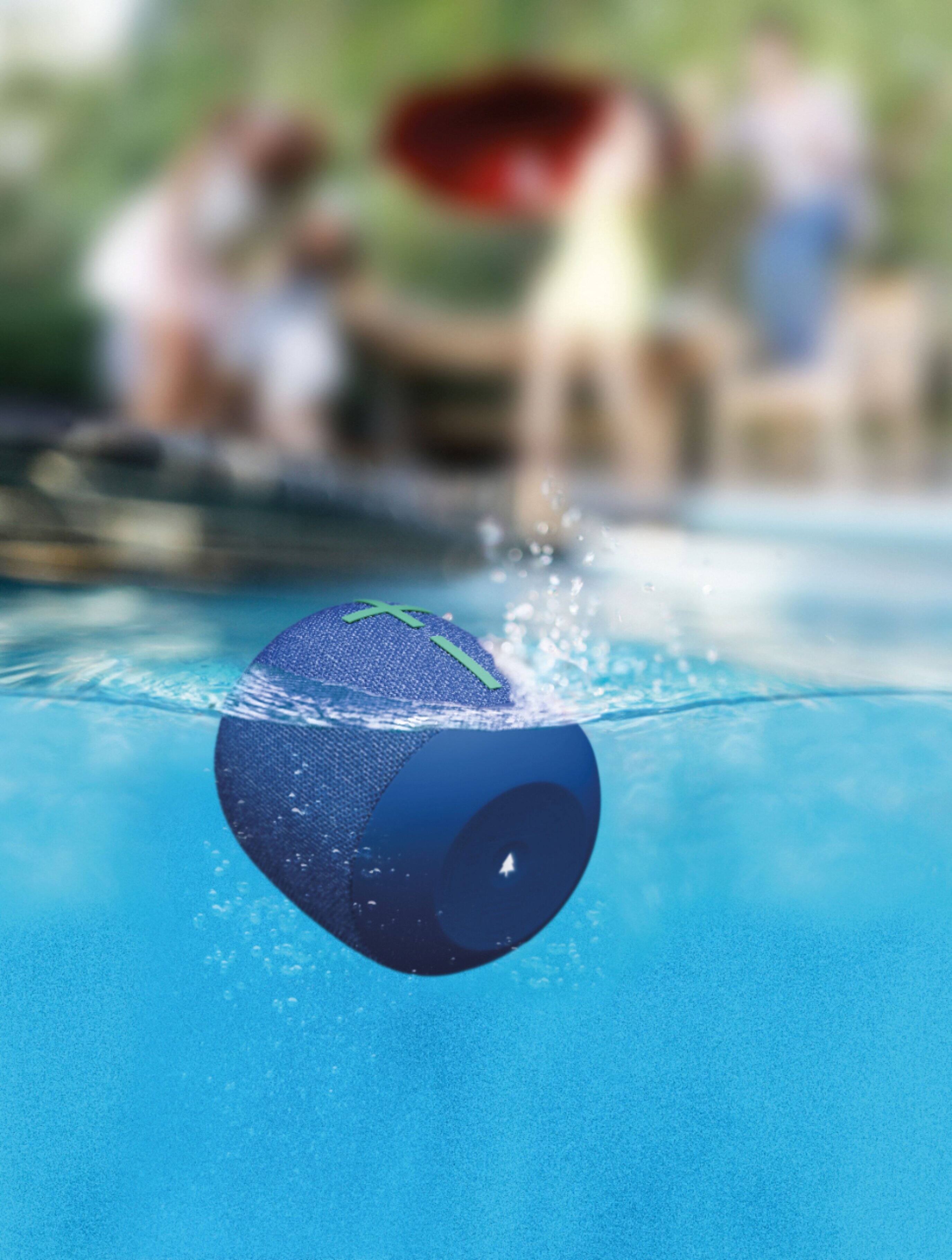 The text on the image reads "43 IRL NA mc Sopa 19." This text is likely a reference to the age of the person in the image, which is 43 years old.