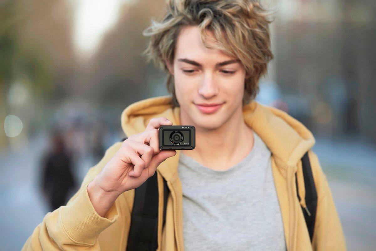 Alt View 18. Sony - RX0 II 15.3-Megapixel Digital Camera - Black.