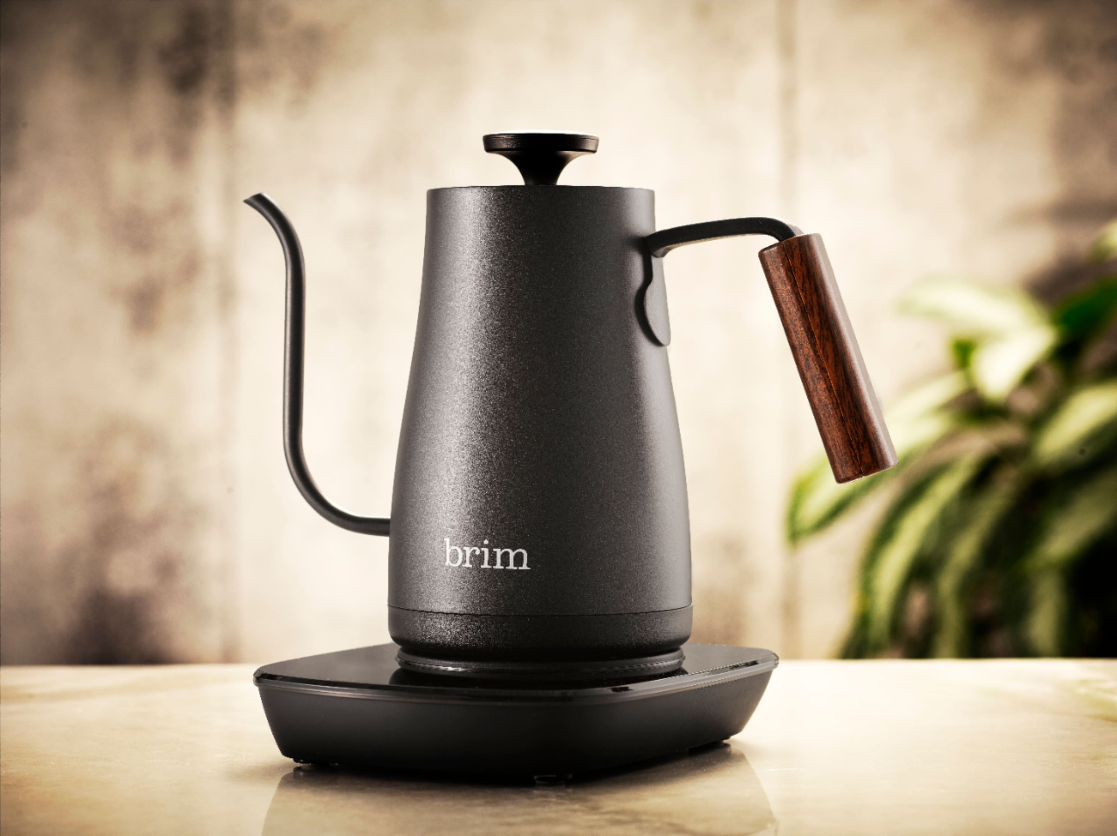 Alt View 21. Brim - 0.8L Precision Temperature & Perfect Pour Capacitive Gooseneck Kettle - Matte Black Stainless Steel.