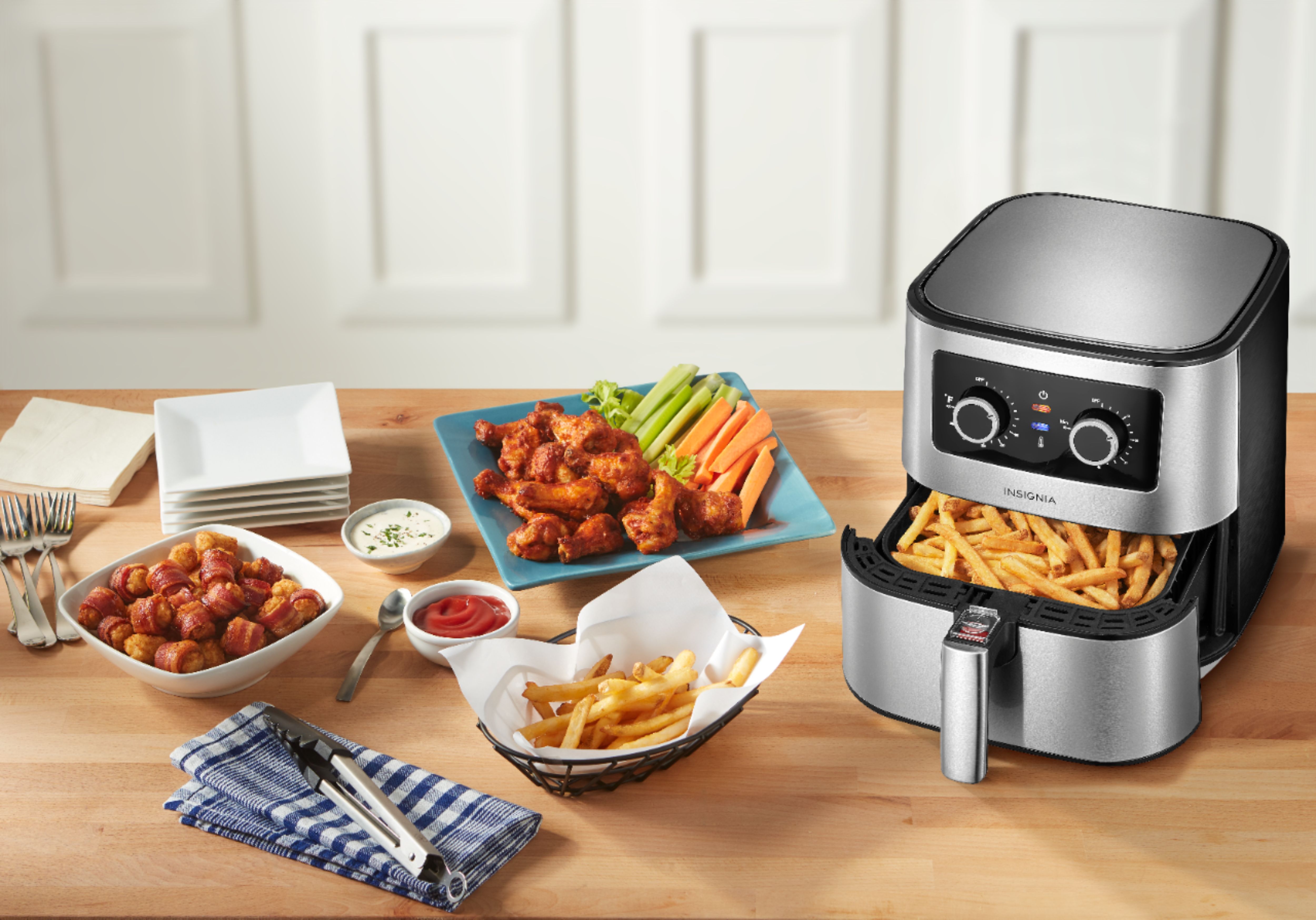 Zoom in on Alt View Zoom 16. Insignia™ - 5-qt. Analog Air Fryer - Stainless Steel.
