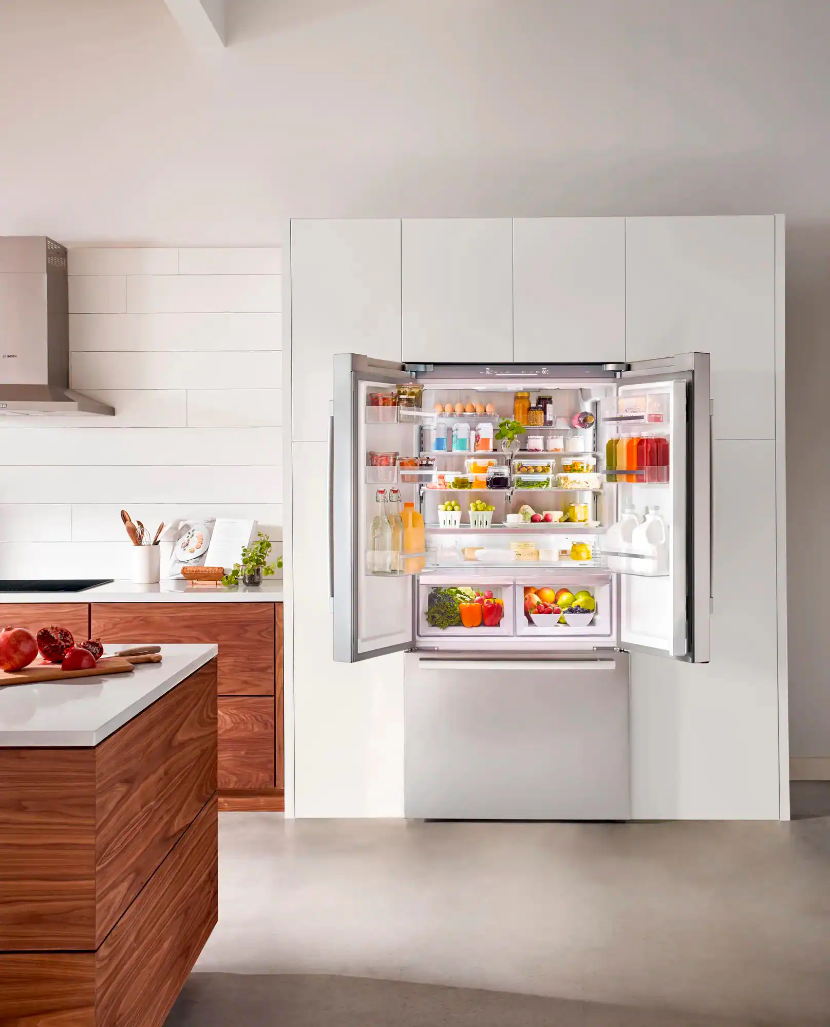 Alt View 19. Bosch - 800 Series 21 Cu. Ft. French Door Counter-Depth Smart Refrigerator - Stainless steel.