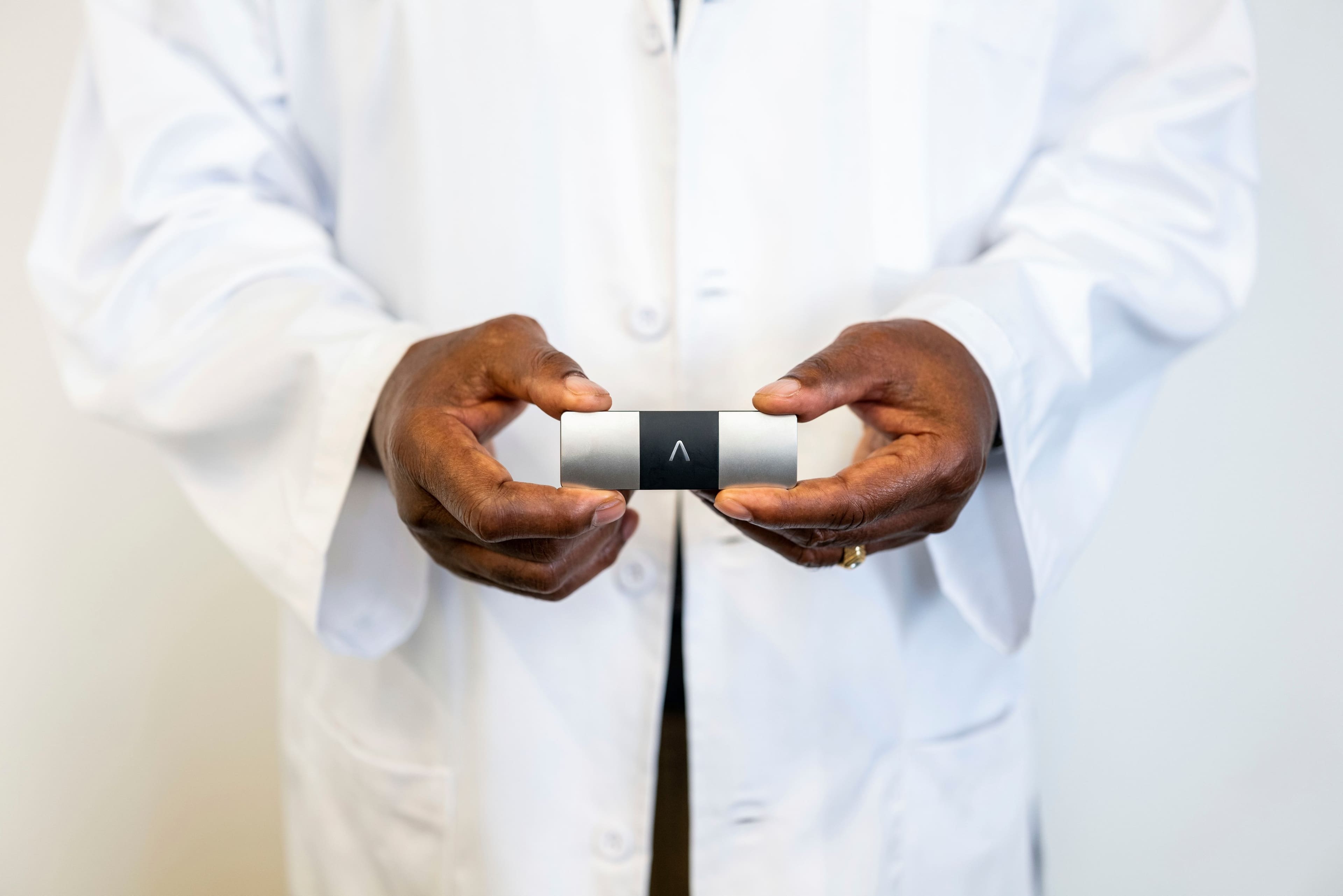 Alt View 19. AliveCor - KardiaMobile 6L Personal EKG Monitor - Black.