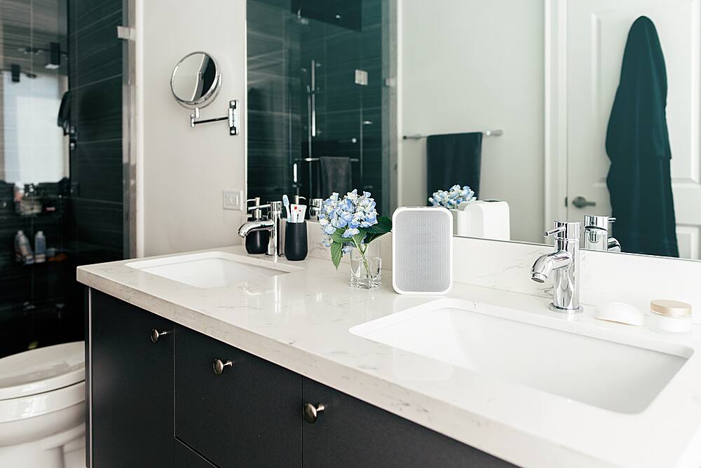 Alt View 11. Bluesound - PULSE FLEX 2i Wireless Streaming Speaker - Matte White.