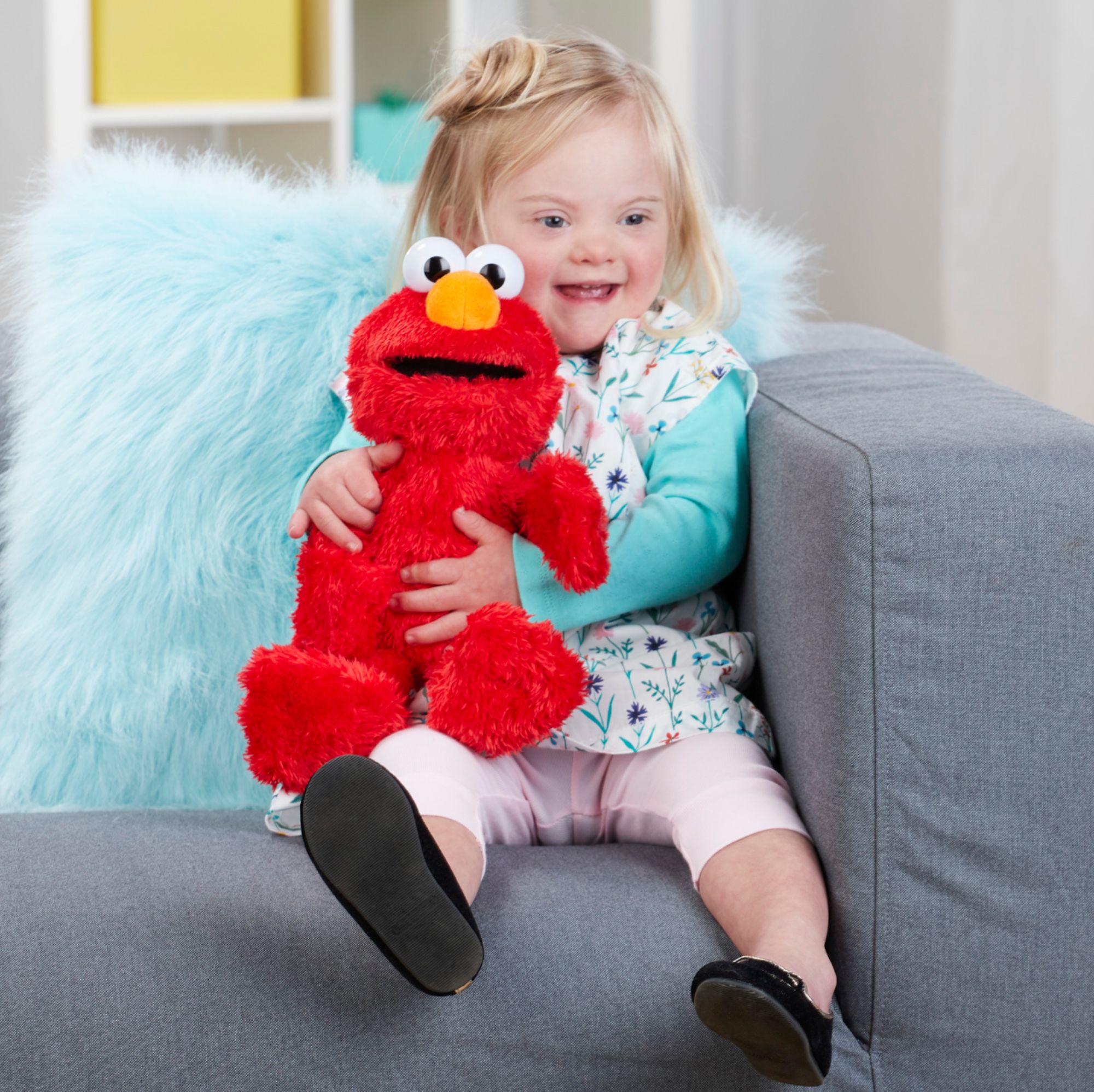 Sesame Street Love to Hug Elmo Talking Singing Hugging 14 Plush Kid Toy Gift 
