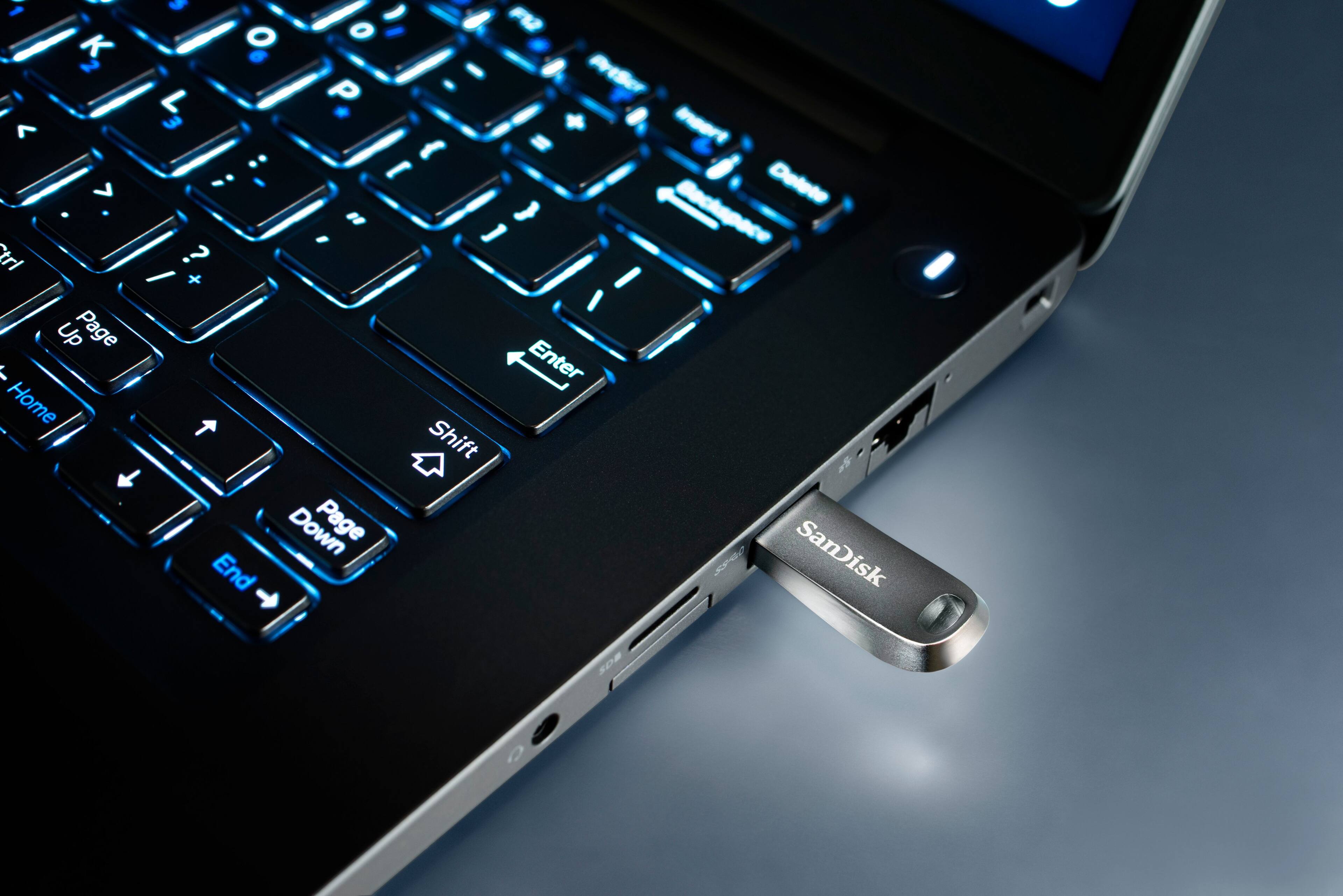 Alt View 15. SanDisk - Ultra Luxe 256GB USB 3.1 Flash Drive - Silver.