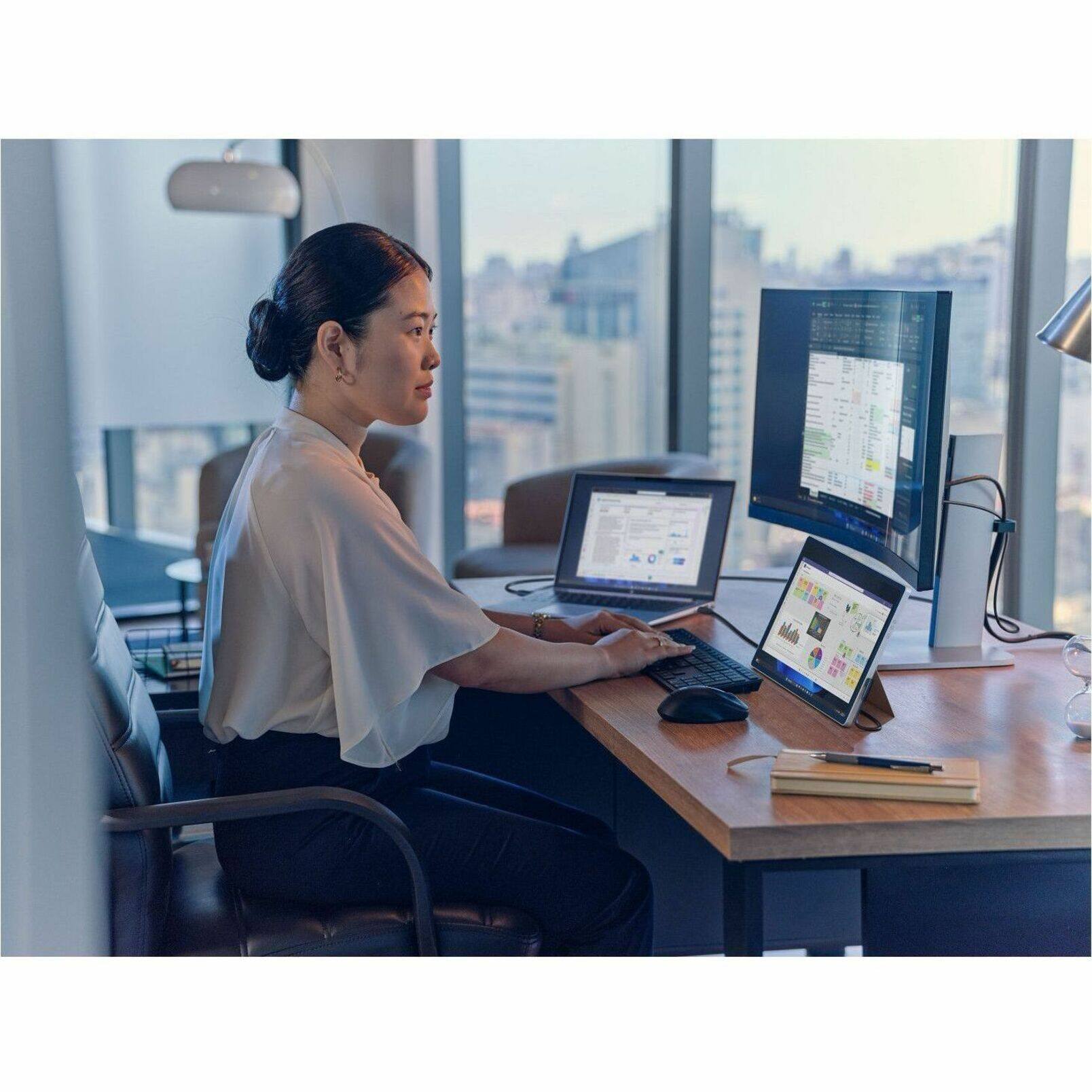 Alt View 23. HP - 14.3" IPS LED 75Hz Monitor (USB) - Silver.