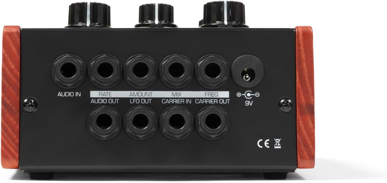 AUDIO IN  
RATE  
AMOUNT  
MIX  
AUDIO OUT  
LFO OUT  
CARRIER IN  
CARRIER OUT  
FREQ.  
9V  
CE