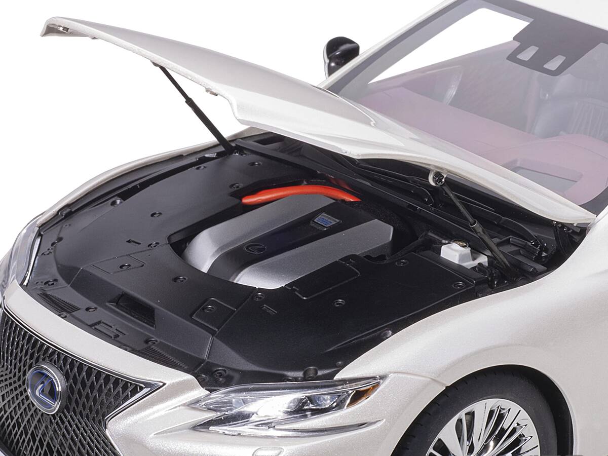 Left. Autoart - Lexus LS500h Sonic White Metallic with Crimson and Black Interior 1/18 Model Car by Autoart - White Metallic With Crimson And Black.