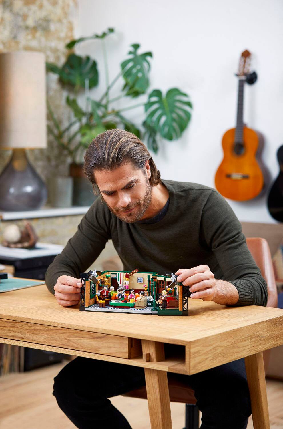 Angle. LEGO - Ideas 21319 CENTRAL PERK Toy Building Kit (1,079 Pieces).