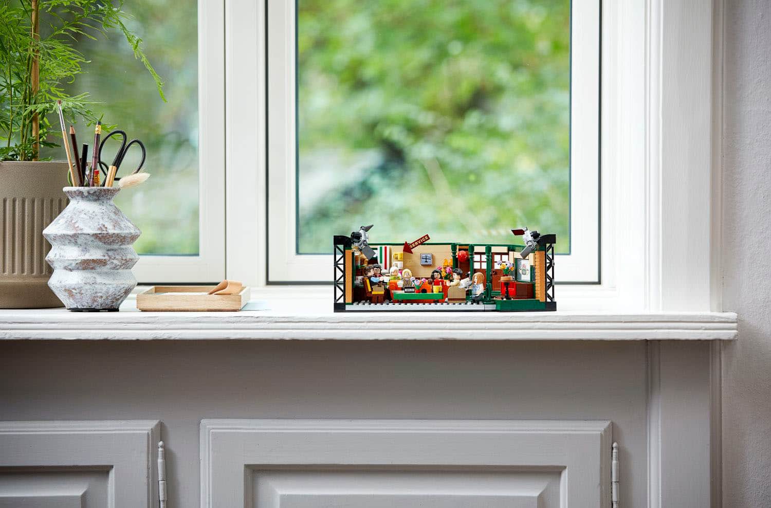 Alt View 13. LEGO - Ideas 21319 CENTRAL PERK Toy Building Kit (1,079 Pieces).