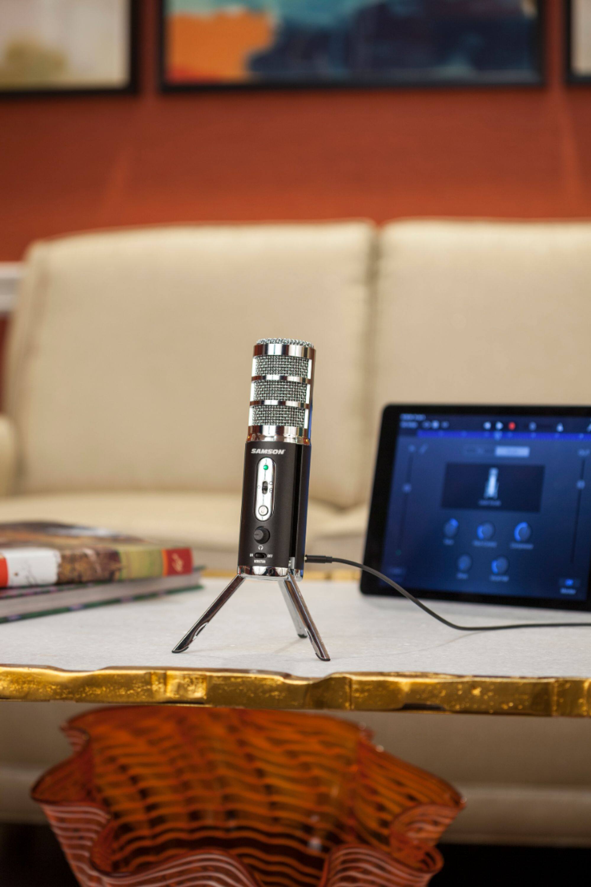 Alt View 31. Samson - Satellite iOS/USB Broadcast Microphone - Silver.