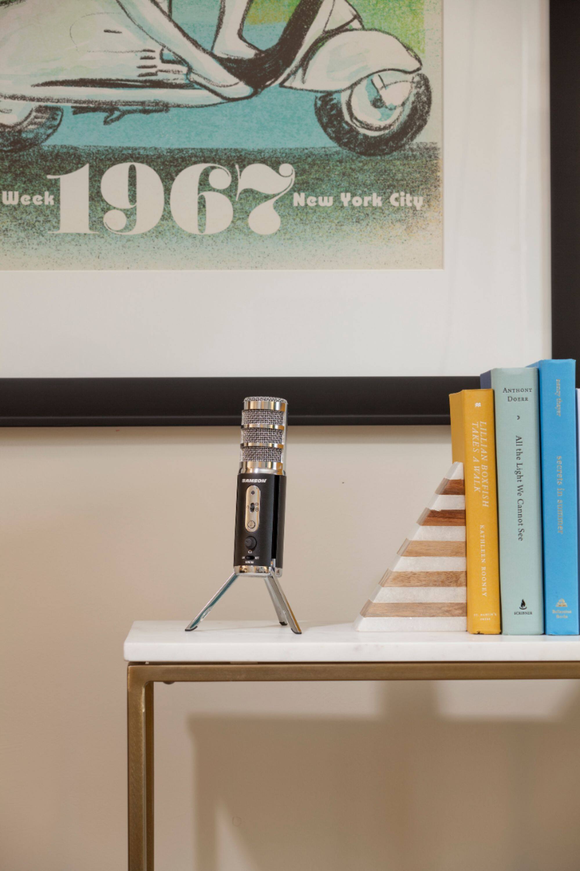 Alt View 32. Samson - Satellite iOS/USB Broadcast Microphone - Silver.