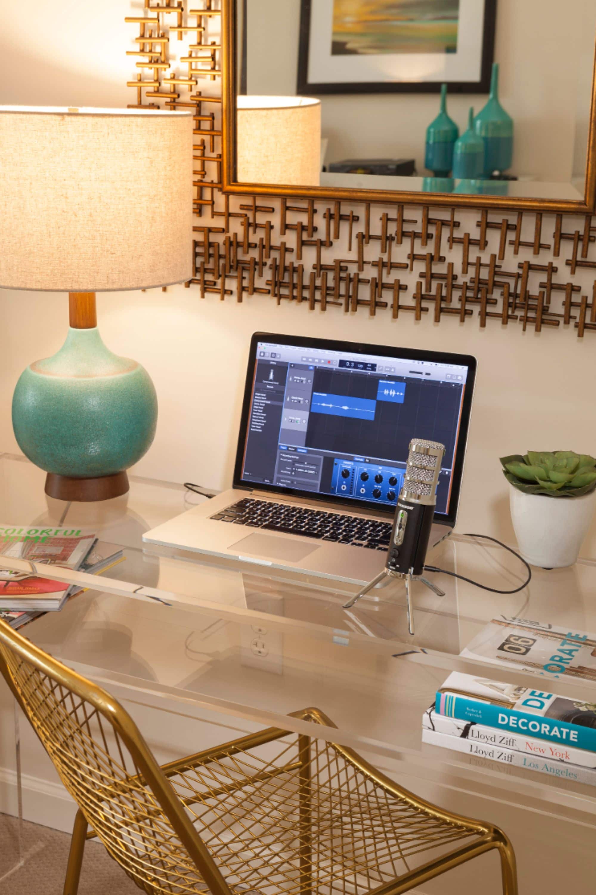 Alt View 33. Samson - Satellite iOS/USB Broadcast Microphone - Silver.