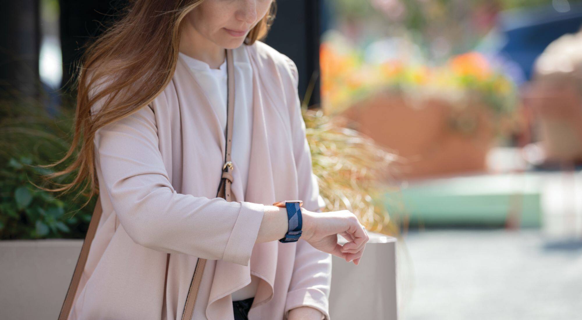 Alt View 18. Fitbit - Versa 2 Special Edition - Copper Rose with Navy Woven Jacquard Band.