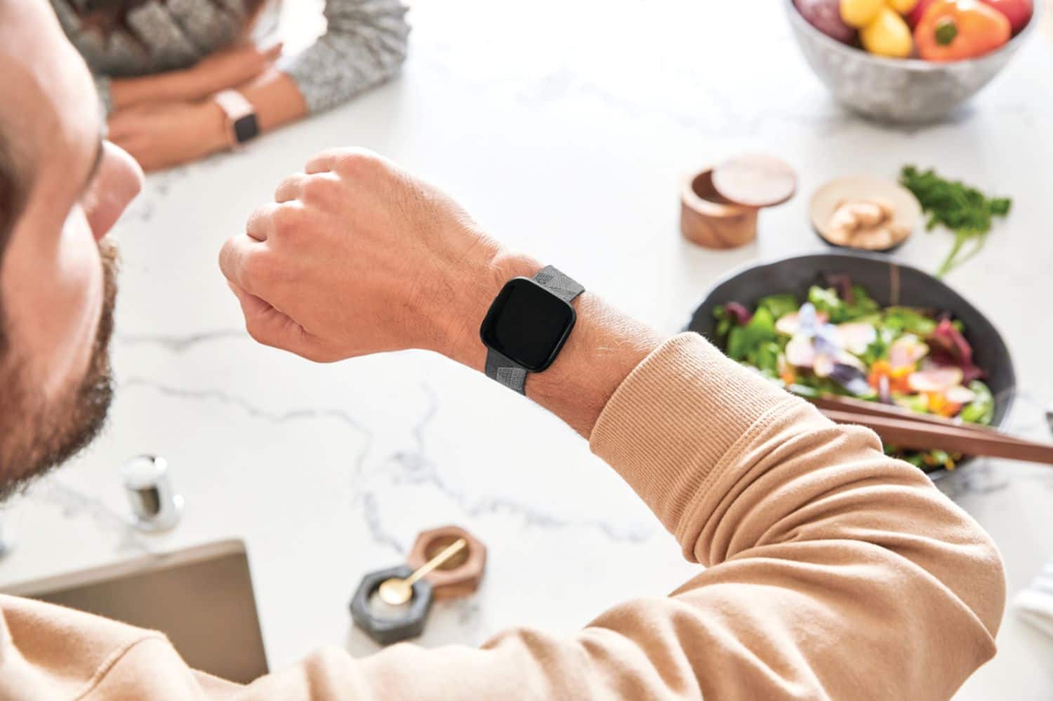 Alt View 15. Fitbit - Versa 2 Special Edition - Iron Mist.