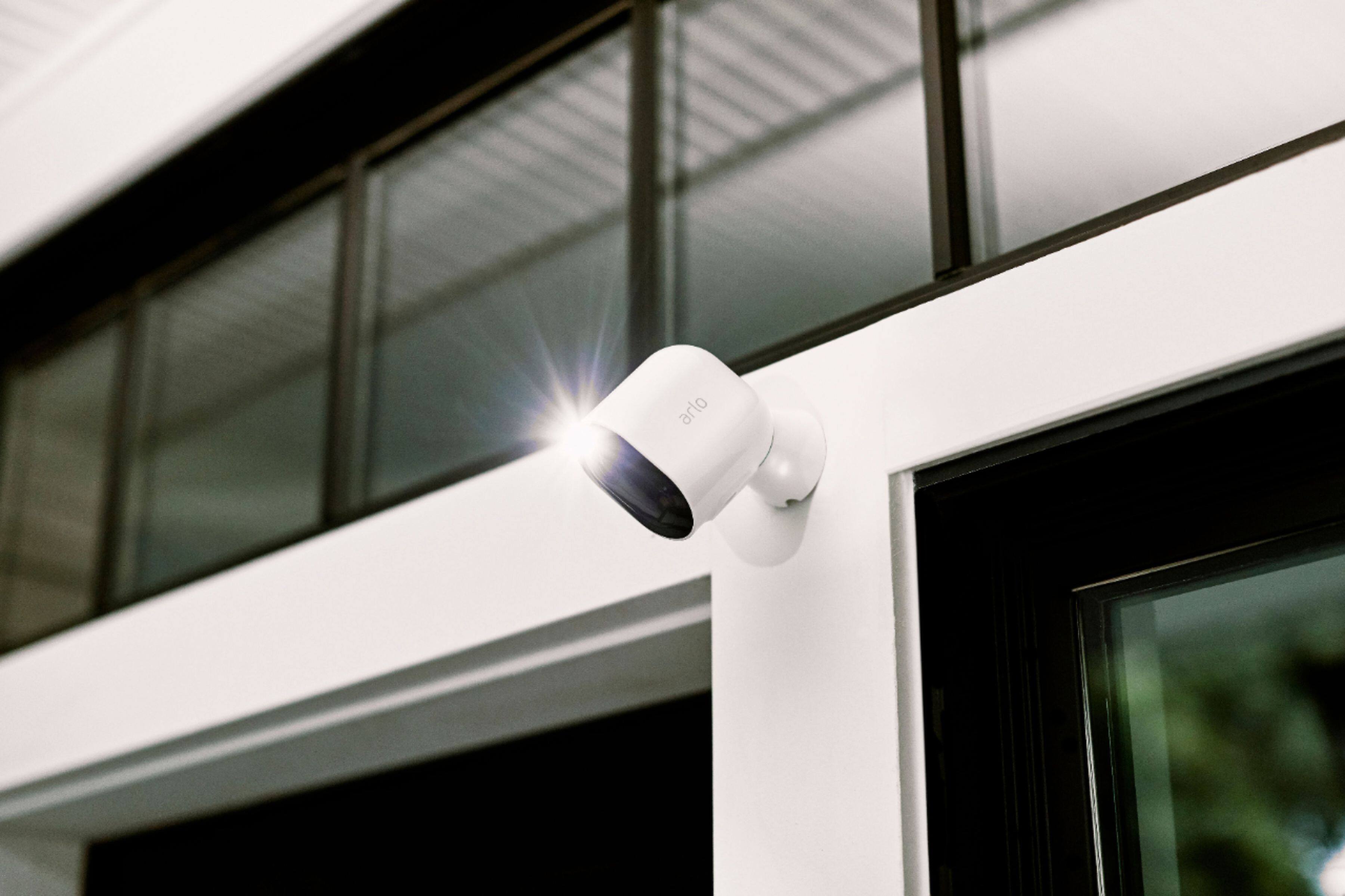 Alt View 15. Arlo - Pro 3 2-Camera Indoor/Outdoor Wire-Free 2K HDR Security Camera System - White.
