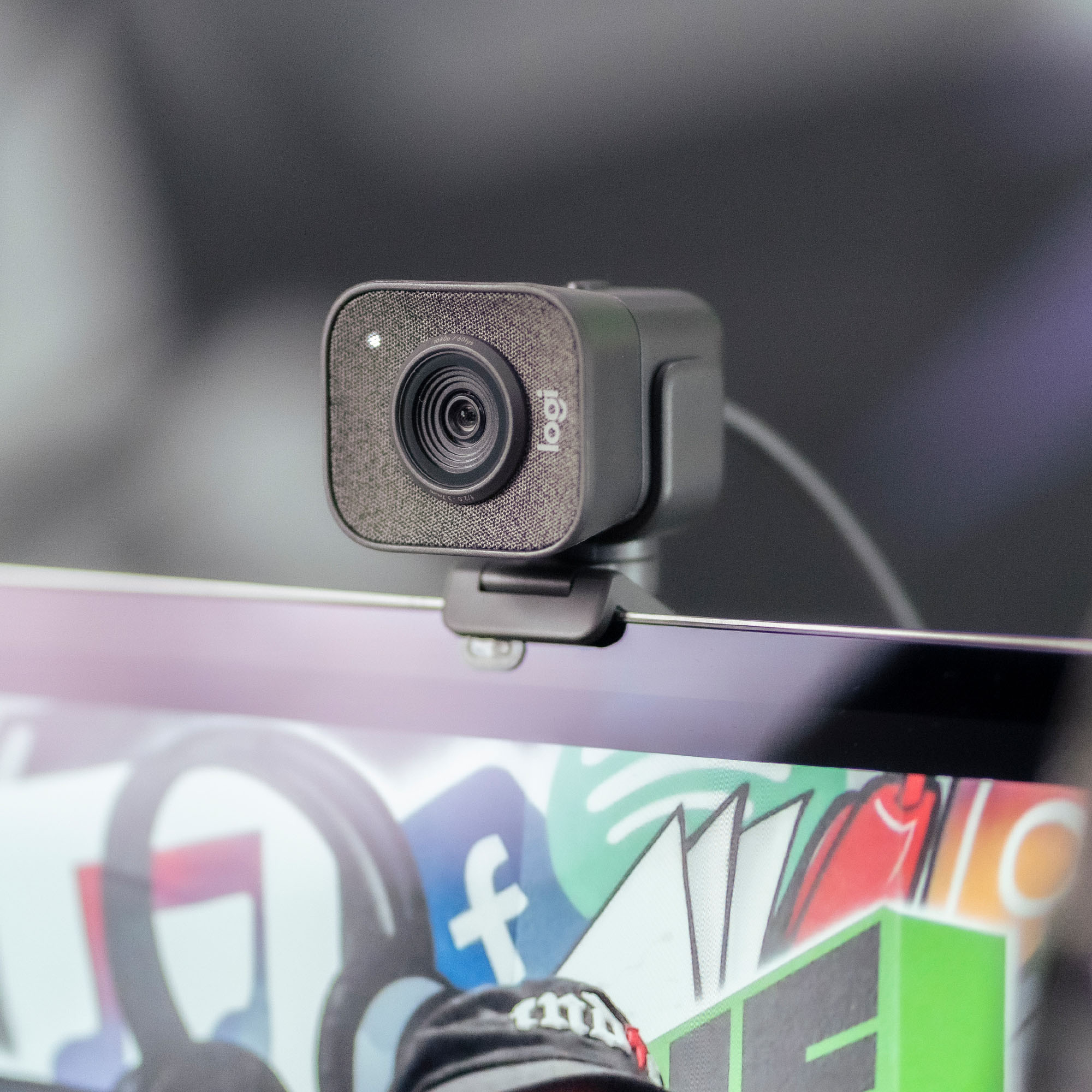 Camara Webcam Logitech Stream Cam Plus 1080p Con Tripode - Wondercris –  Wondercris