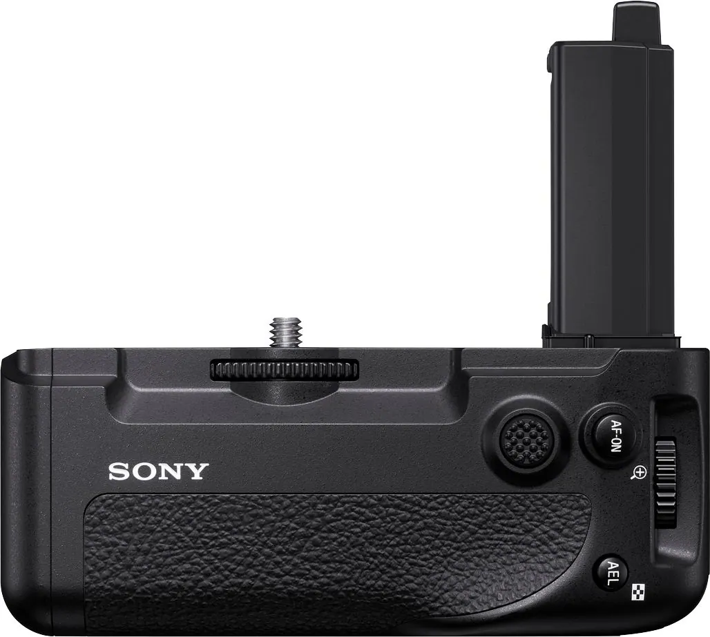 Front. Sony - VGC4EM Vertical Grip for α7IV, α 7SIII, α1, α9 II, α7R IV and α7R V - Black.