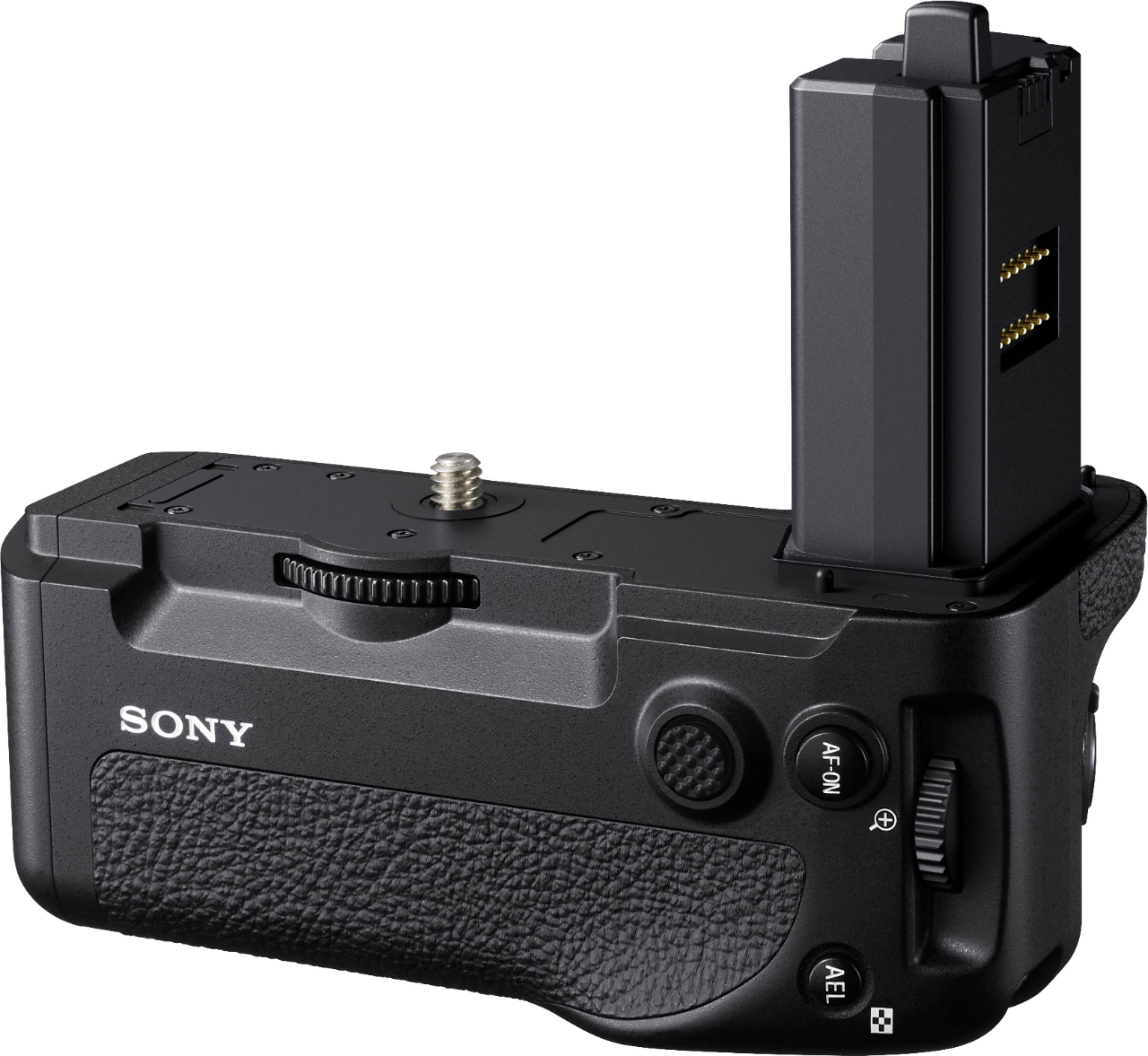 Alt View 11. Sony - VGC4EM Vertical Grip for α7IV, α 7SIII, α1, α9 II, α7R IV and α7R V - Black.
