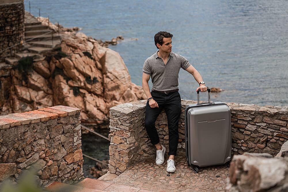 Alt View 19. Samsonite - Winfield 3 DLX 25" Spinner - Silver.